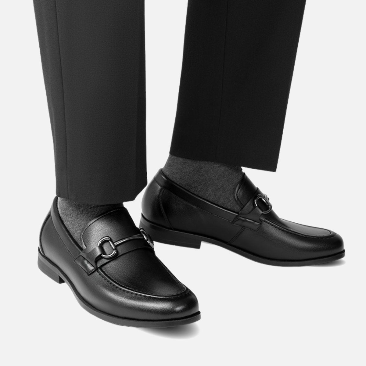 Mocassins Ryalka en cuir premium avec boucle métallique