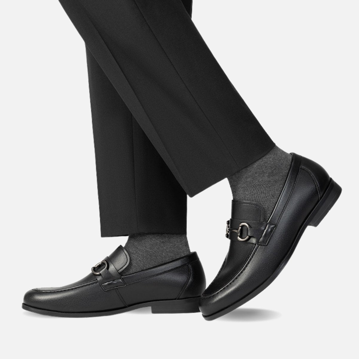 Mocassins Ryalka en cuir premium avec boucle métallique